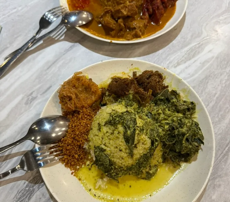 Putra Minang Restaurant Bencoolen — The best Padang food in Singapore, and it is not close